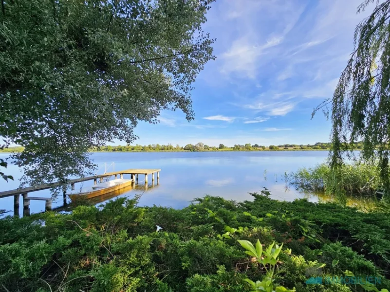 Ferienhaus kaufen in Wanzka - Haus kaufen in Wanzka - Dr. Lehner Immobilien NB - Charmantes Ferienhaus am See mit direktem Seezugang