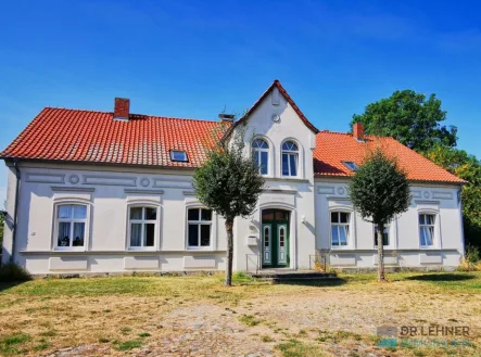 Haus kaufen in Meesiger - Haus kaufen in Meesiger - Dr. Lehner Immobilien NB -Großer Vierseithof am Kummerower See