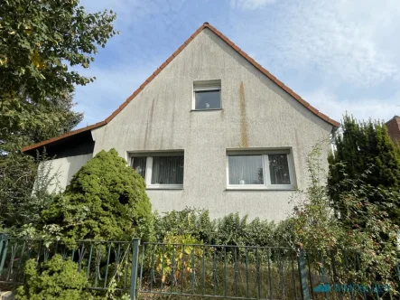 Frontansicht - Haus kaufen in Hindenburg / Krusemark - EFH mit großem Garten und Wiese am Ortsrand von Hindenburg!