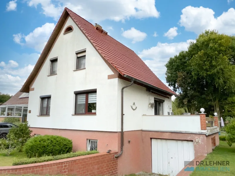 Haus- Frontseite - Haus kaufen in Plau am See / Appelburg - Einziehen und Wohlfühlen. Bezugsfertiges EFH unweit des Plauer Sees!