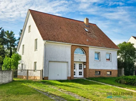 Haus kaufen bei Brandenburg/Havel - Haus kaufen in Havelsee / Tieckow - Dr. Lehner Immobilien NB -Komfortables Architektenhaus im Nahbereich von Brandenburg a.d. Havel