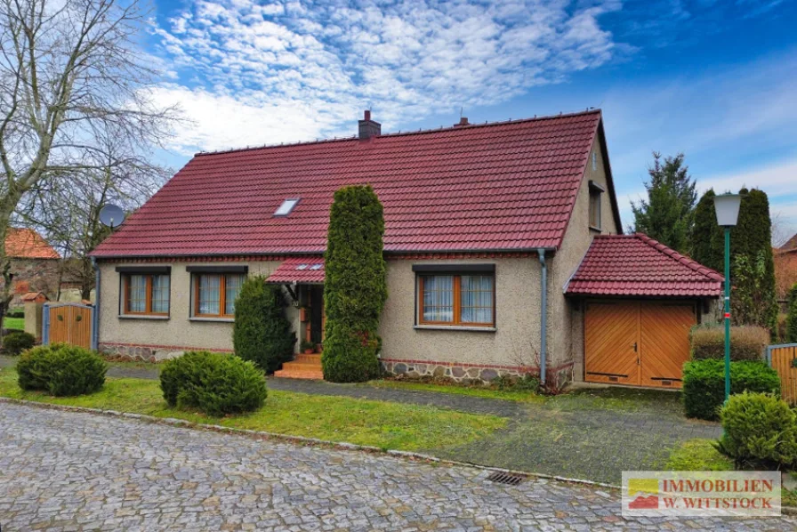 Vorderansicht ok - Haus kaufen in Heiligengrabe / Blumenthal - RESERVIERT -Kleiner gemütlicher 3-Seitenhof mit Garten