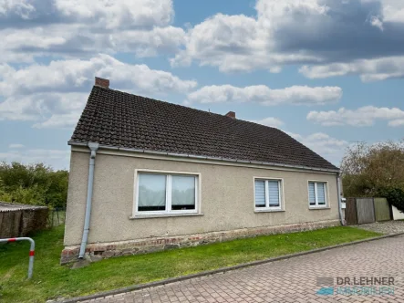 Titelbild - Haus kaufen in Plattenburg - Gemütlich Einfamilienhaus in Plattenburg OT Groß Leppin