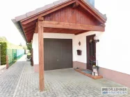 Garage mit überdachtem Stellplatz 