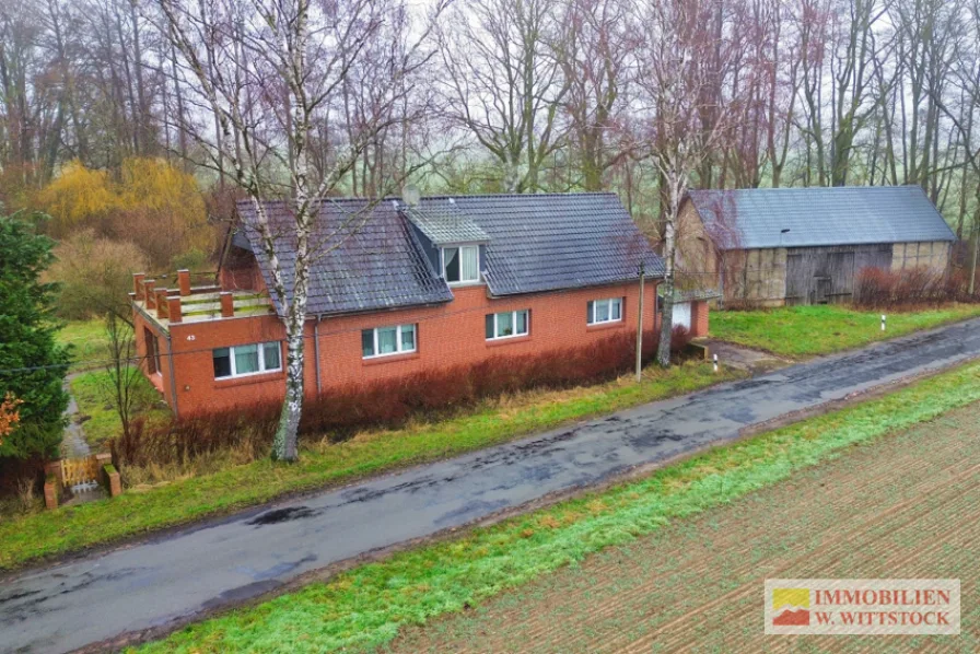 Vorderansicht - Haus kaufen in Putlitz - Bauernhaus mit Scheune in Alleinlage