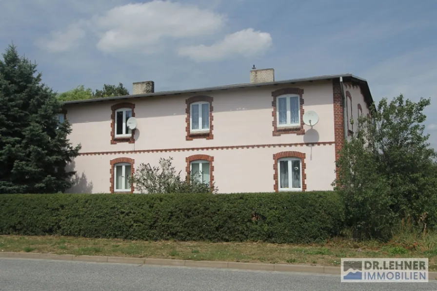 Straßenansicht - Haus kaufen in Wusterhausen/Dosse / Metzelthin - Dreifamilienhaus in Wusterhausen/Dosse OT Metzelthin- teilweise vermietet