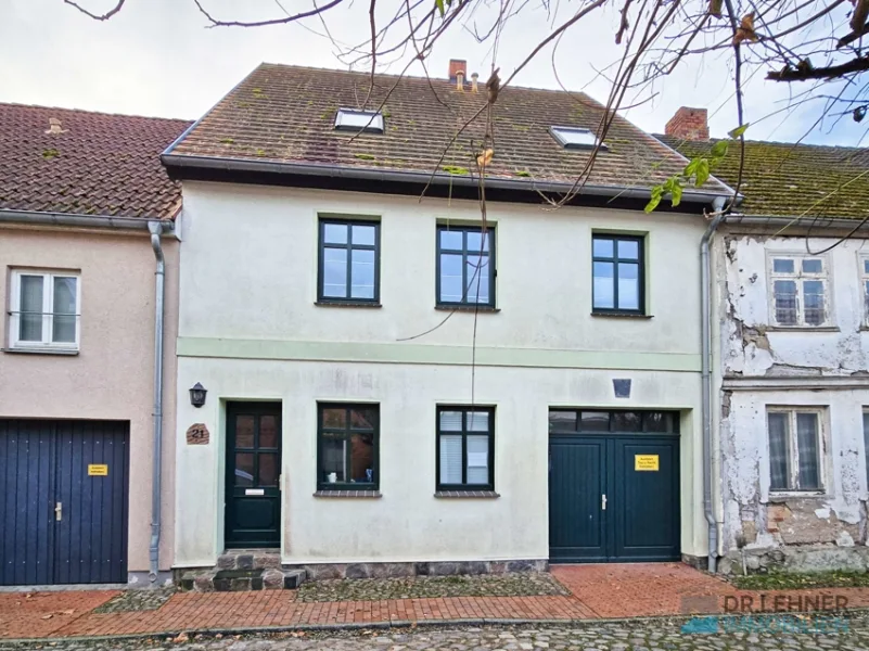 Haus kaufen in Penzlin - Haus kaufen in Penzlin - Modernes Stadthaus in ruhiger Kleinstadtlage mit Einlieger-WE