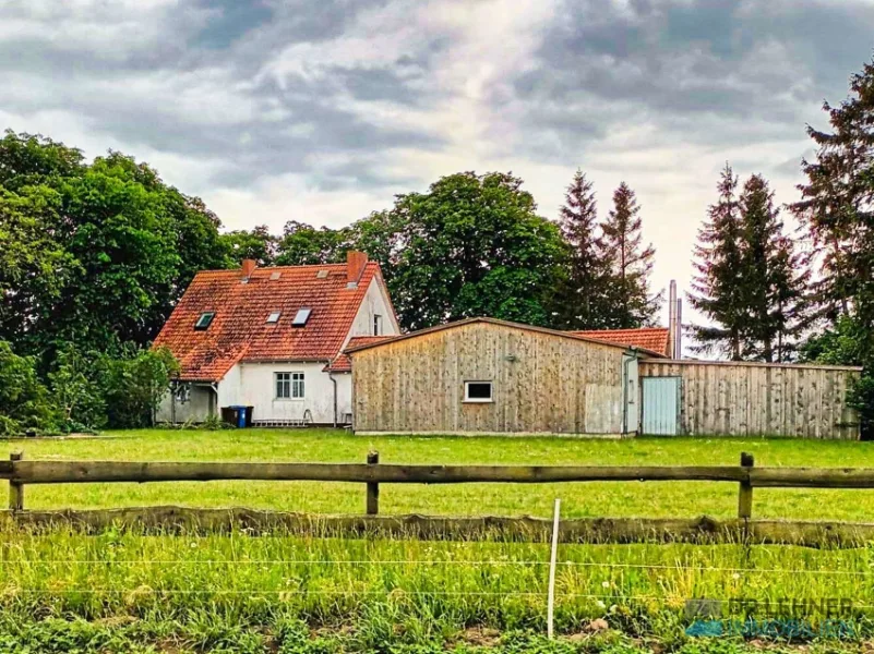 Ehemaliger Bauernhof mit viel Nebengelass