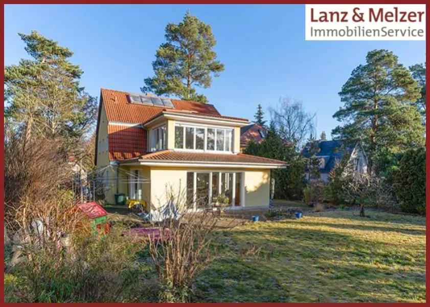 Hausansicht, gartenseitig - Haus kaufen in Berlin - Einfamilienhaus in schöner Hanglage