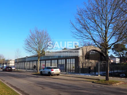Außenansicht - Halle/Lager/Produktion kaufen in Wustermark - 1.200 m² ehem. Flakhalle zum Kauf - ausgebaut als Atelier, Ausstellung, Büro und Wohnung *2777*
