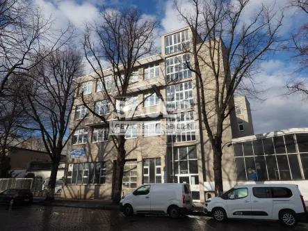 Bürogebäude Außenansicht - Büro/Praxis mieten in Berlin - 52 m² - Büroraum mit Terrasse in Tempelhof *496*