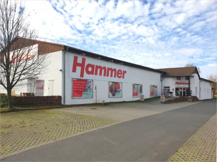 Außenansicht - Laden/Einzelhandel kaufen in Wiehe - Attraktive Mehrzweck-Halle mit großzügigen Freiflächen für Verkauf, Lager oder Logistik (vermietet)