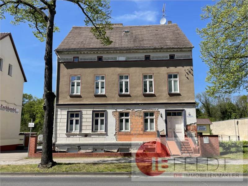 Ansicht - Haus kaufen in Lübben (Spreewald) - Außen Flop - Innen Top!Praxisimmobilie mit Einliegerwohnung