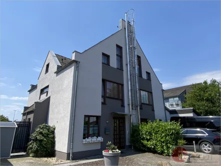 Linke Haushälfte - Haus kaufen in Schönefeld / Großziethen - Jetzt im Preis gesenkt:Doppelhaushälfte mit Balkon und Terrasse