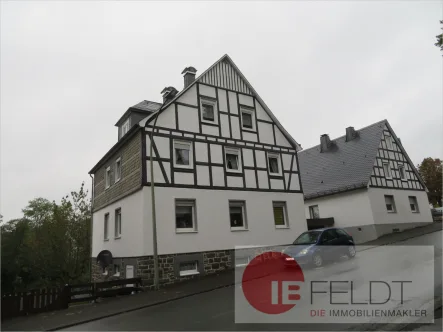 Straßenansicht Foto I - Haus kaufen in Schmallenberg - NEUER PREIS! PROVISIONSFREI!!! Schickes Dreifamilienhaus mit großem Grundstück in der Ortsmitte von Bad Fredeburg
