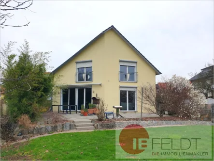 Außenansicht - Haus kaufen in Offenburg - Großzügiges Wohnhaus in toller Lage: 2 Bäder, Wärmepumpe, Carport, Garten, Terrasse, freier Ausblick