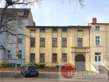 Außenansicht - Haus kaufen in Bernburg - Teilsaniertes Wohn- & Geschäftshaus / Mehrfamilienhaus mit Innenhof im Stadtzentrum - bezugsfrei!