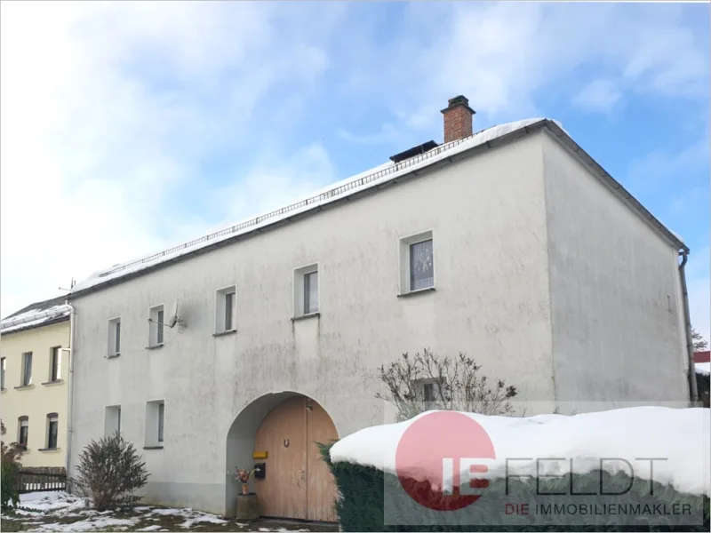 Außenansicht - Haus kaufen in Tanna / Unterkoskau - Vierseithof mit teilsaniertem Wohnhaus nebst Anbau, Garage, Scheune, Stallgebäude + Ackerfläche