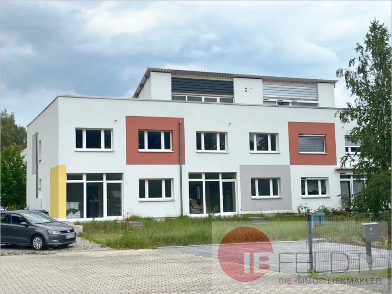 Rückansicht - Haus kaufen in Hohenmölsen - In Leipzigs Nähe: Reihenmittelhaus mit Studio, toller Dachterrasse + Ihrer Traum-Gestaltung