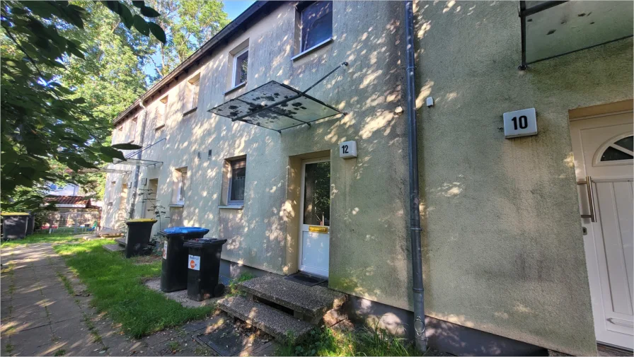 Außenansicht - Haus kaufen in Celle - Vermietetes Reihenhaus samt Garten und Garage in Celle