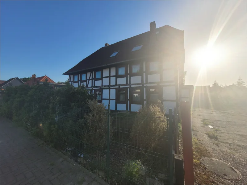 Außenansicht - Haus kaufen in Peine / Schmedenstedt - Sehr großes Grundstück, viel Wohnfläche und sehr viel zu machen! Einfamilienhaus nahe an Peine