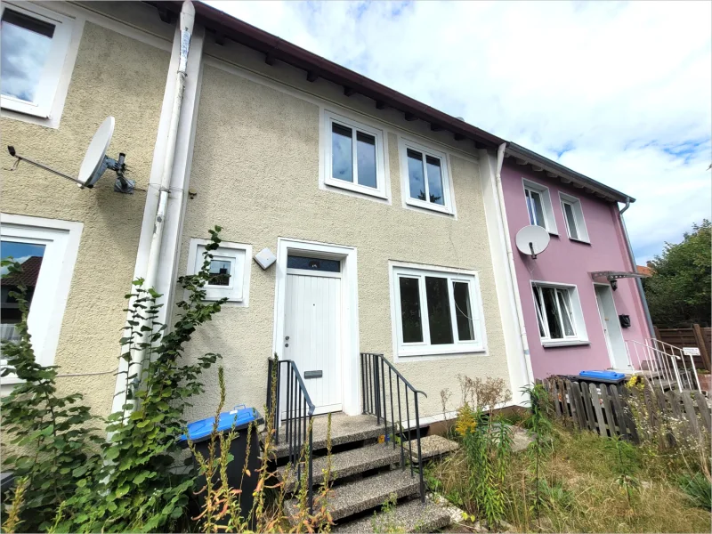 Außenansicht - Haus kaufen in Celle - Reihenmittelhaus mit Garten am Stadtrand von Celle