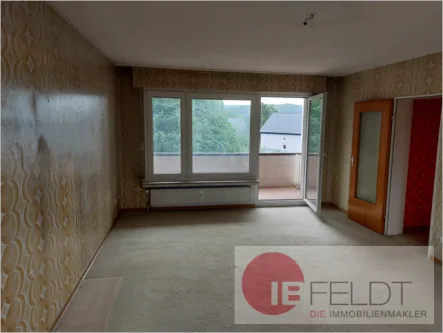 Großes Wohnzimmer mit Loggia - Wohnung kaufen in Menden - Schön und gut:  76 m² Wohnung, 3 Zimmer, Süd-Loggia + Garage!