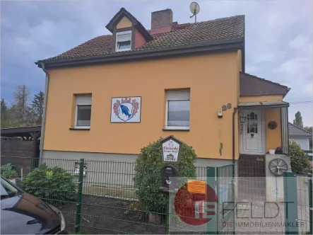 Außenansicht - Haus kaufen in Nauen / Berge - Teilmodernisiertes Einfamilienhaus im Grünen mit guter Anbindung an die Metropolen Berlin & Potsdam