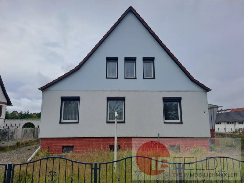 Außenansicht - Haus kaufen in Elbe-Parey - Teilmodernisiertes Einfamilienhaus mit Garage, Nebengebäude und Garten