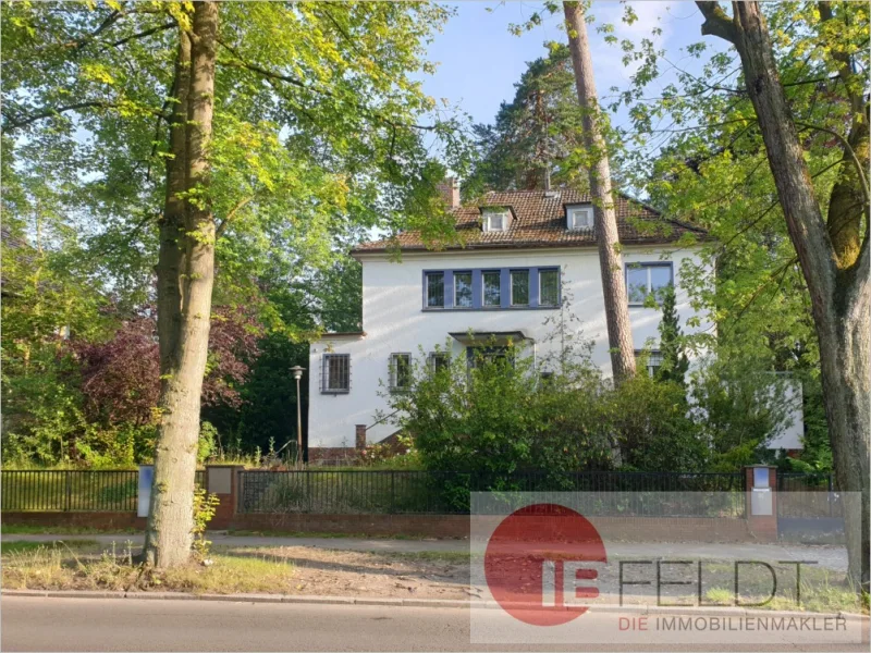 Hausansicht - Haus kaufen in Berlin / Frohnau - Altbauvilla mit Terrasse, Ausbaupotenzial und parkähnlichen Grundstück + Option für Nachbar-Villa