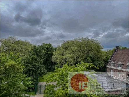 Balkon Ausblick - Wohnung kaufen in Duisburg / Alt-Homberg - Viel Platz und Licht:Renovierte 4-Zimmer-Wohnung für wachsende Familien!