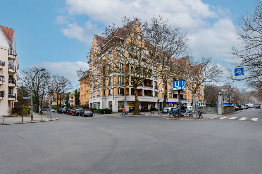 Hausansicht - Wohnung kaufen in Berlin - Moderne, großzügig geschnittene Familienwohnung am Rüdesheimer Platz