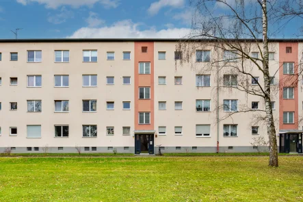 Hausansicht - Wohnung kaufen in Berlin - Attraktive Kapitalanlage mit Balkon in Berlin-Buckow