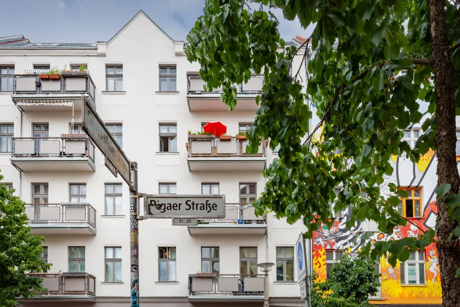 Rigaer Straße - Wohnung kaufen in Berlin - Helle Wohnung für helle Investoren. Szene-Kiez in Berlin. 3.OG in saniertem Altbau.