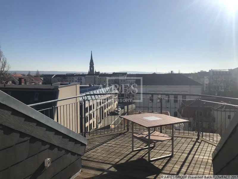 Dachterrasse - Wohnung kaufen in Dresden - Großzügige 3-Raum-Wohnung zur Kapitalanlage oder Eigennutzung