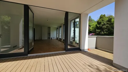 Terrasse und Wohnbereich - Wohnung mieten in Berlin - Helle Maisonette mit Garten in Dahlems bester Lage