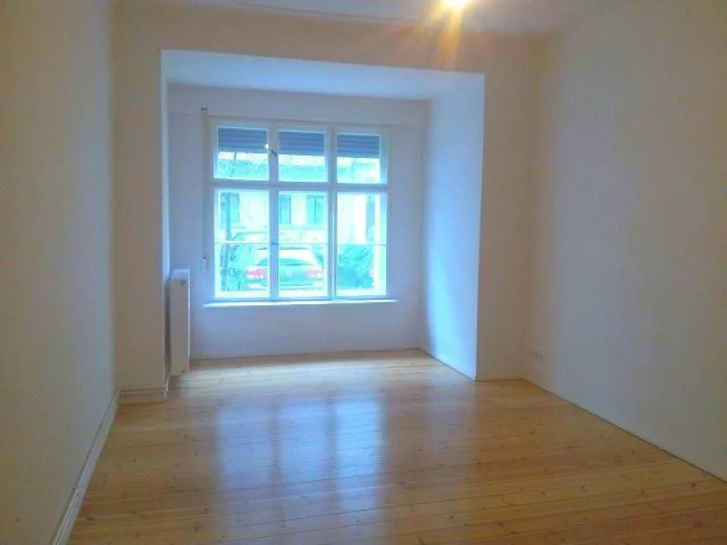 Zimmer 1 - zur Straße  - Büro/Praxis mieten in Berlin - Flexible Nutzung - Gewerbefläche in guter Lage nahe Prenzlauer Allee