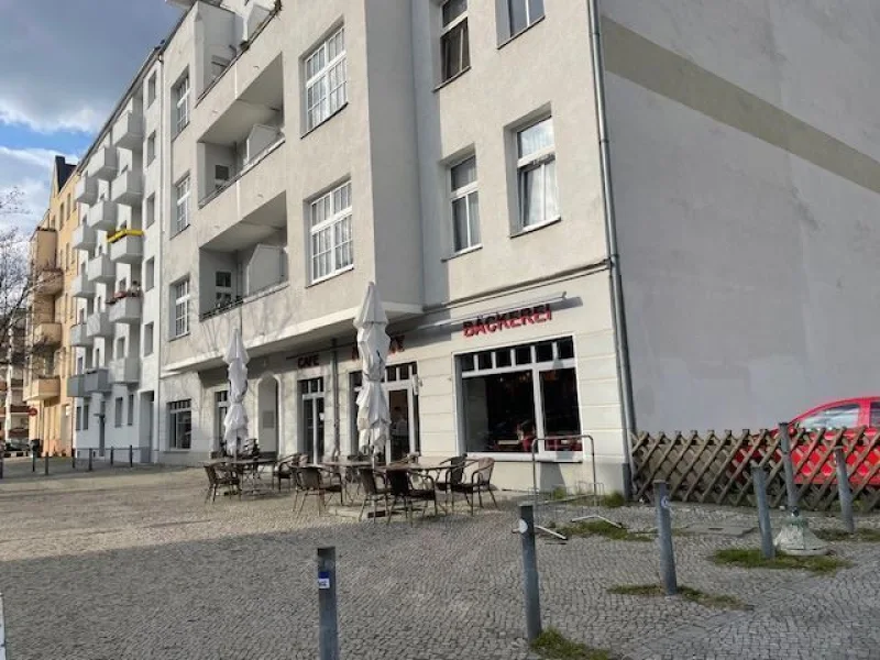 viel Platz auf dem Trottoir - Sonstige Immobilie mieten in Berlin - Bezugsfrei - ansprechende Ladenfläche zur individuellen Nutzung - Erdgeschoss und Souterrain in guter Lage.