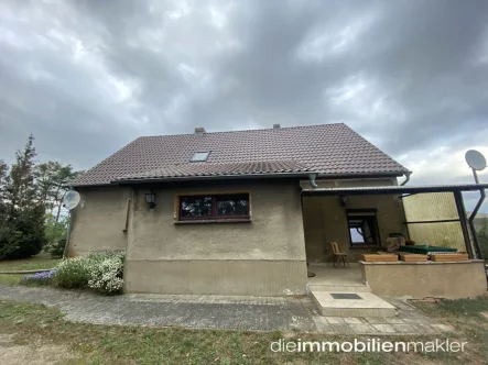 Hausansicht - Haus kaufen in Märkische Heide - Einfamilienhaus mit Nebengebäude in einmaliger Randlage zu verkaufen!