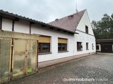 Hausansicht - Haus kaufen in Lübben - Einfamilienhaus mit optimaler Anbindung und viel Nebengelass