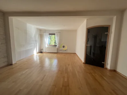 Wohnzimmer aktueller Zustand - Haus kaufen in Berlin - Reihenmittelhaus in begehrter Lage für die kleine Familie - Objektvideo und 360° Besichtigung