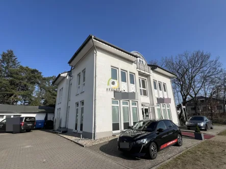Vorderansicht - Haus kaufen in Stahnsdorf - Wohn- und Geschäftshaus mit 4 Einheiten - Selbstnutzung oder / oder Vermietung mit guter Anbindung