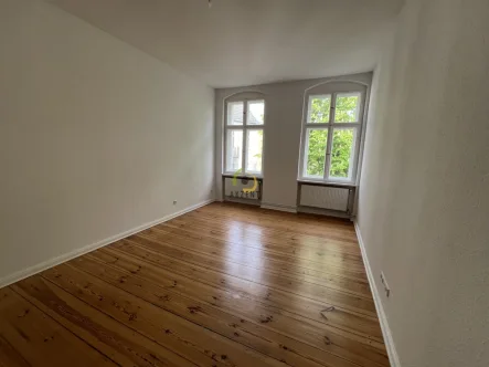 Großes Zimmer - Wohnung kaufen in Berlin - Absolute Rarität - Sanierte Altbau-Wohnung in ruhiger Lage mitten im Regenbogenkiez