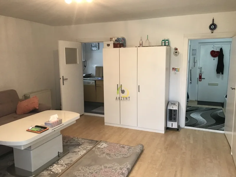 Wohnzimmer Bild 1 - Wohnung mieten in Berlin - 1 Zimmerwohnung mit Balkon in ruhiger Lage - Bezugsfrei ab Juli