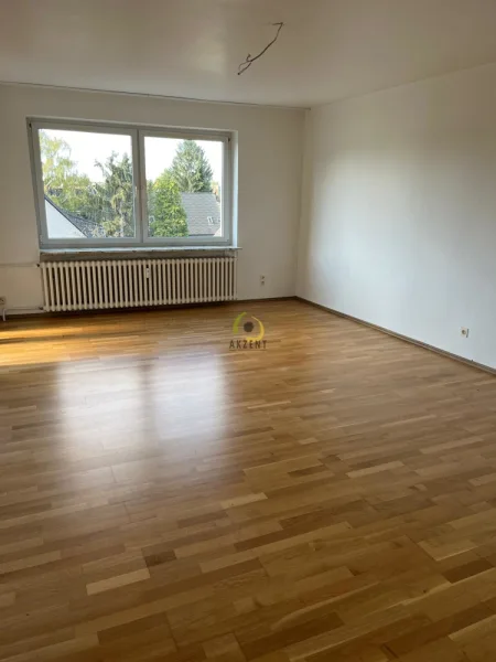 Wohnzimmer - Wohnung kaufen in Berlin - Sonnige, gut geschnittene 2-Zimmer-Wohnung mit Stellplatz und Balkon