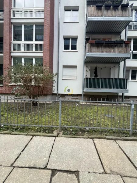 Straßenansicht Balkon