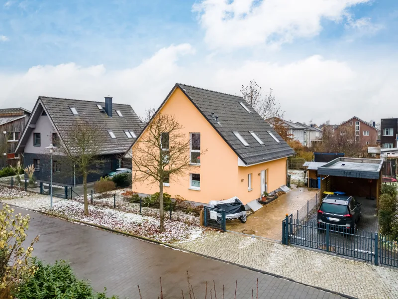 Drohnenaufnahme Vorderansicht - Haus kaufen in Potsdam - Idyllisches Einfamilienhaus in gehobener Lage von Potsdam