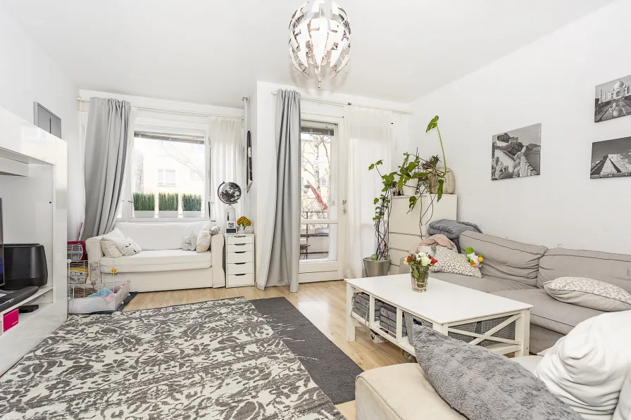 Wohnzimmer - Wohnung kaufen in Berlin - Praktische 2-Zimmer Wohnung in Berlin Siemensstadt