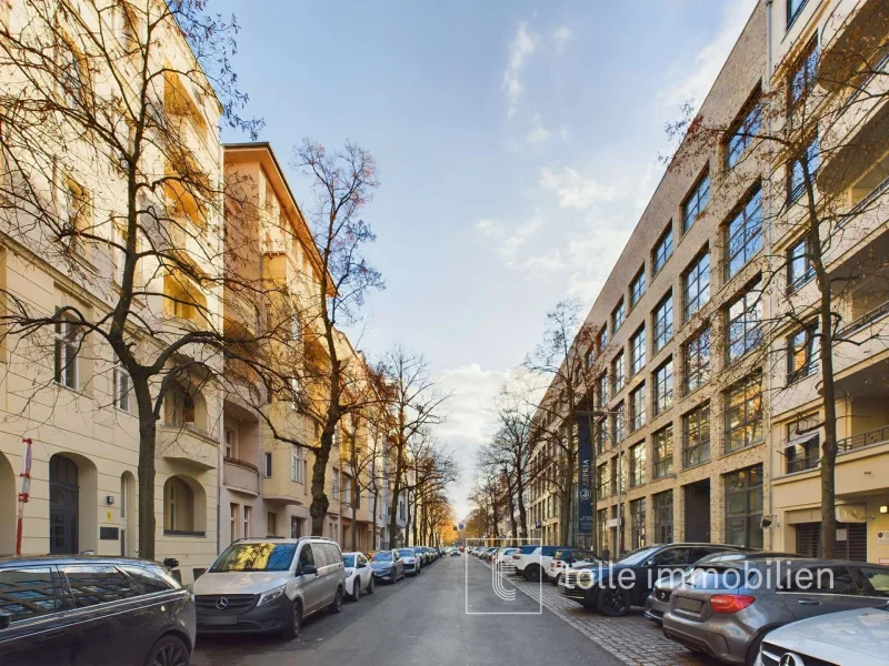 Straßenansicht  - Wohnung kaufen in Berlin - Bezugsfreie 2 Zimmer Wohnung inklusive Tiefgaragenstellplatz - Nähe Ku'damm