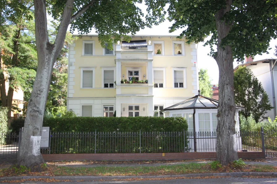 IMG_9054 - Wohnung kaufen in Berlin - / AMEXIS /Vermietete sonnige Eigentumswohnung in ruhiger Seitenstraße